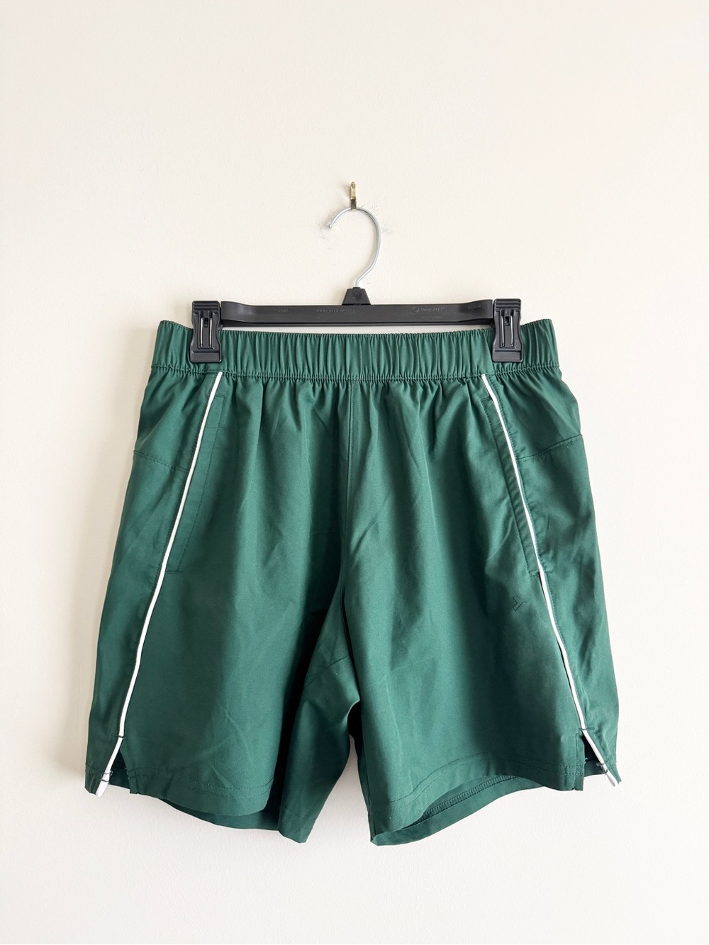 Old Navy Active Quick Dry Essentials Shorts Forest Green Size Small side piping